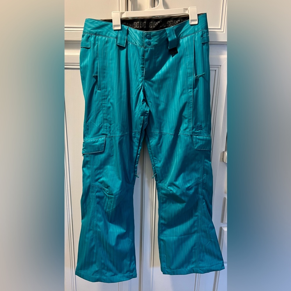 Women’s DC snowboarding pants